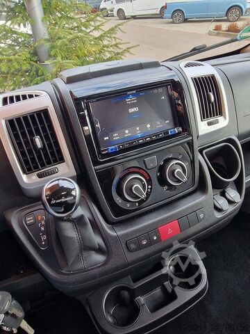 Semi-integrated camper CARADO T337 PRO 140PS Automat