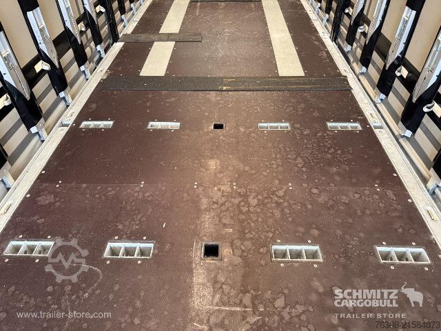 Auflieger mit Pritsche & Plane Schmitz Cargobull Curtainsider Mega Getränke