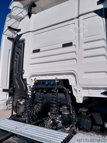Volume tractor unit MAN TGX 440 Mega