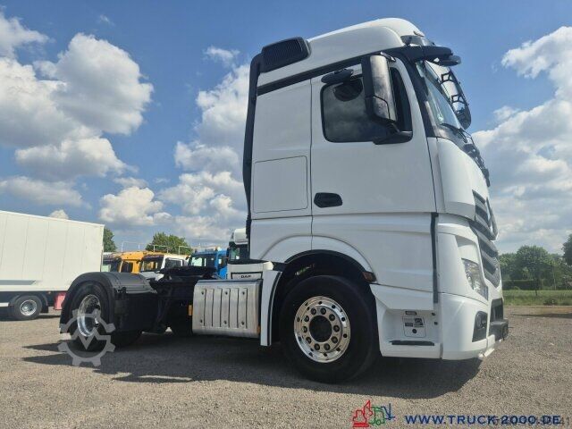Standard SZM Mercedes-Benz Actros 1845-1846 Giga Space Retarder 2 Betten