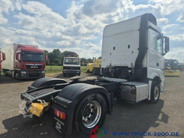 Standard SZM Mercedes-Benz Actros 1845-1846 Giga Space Retarder 2 Betten