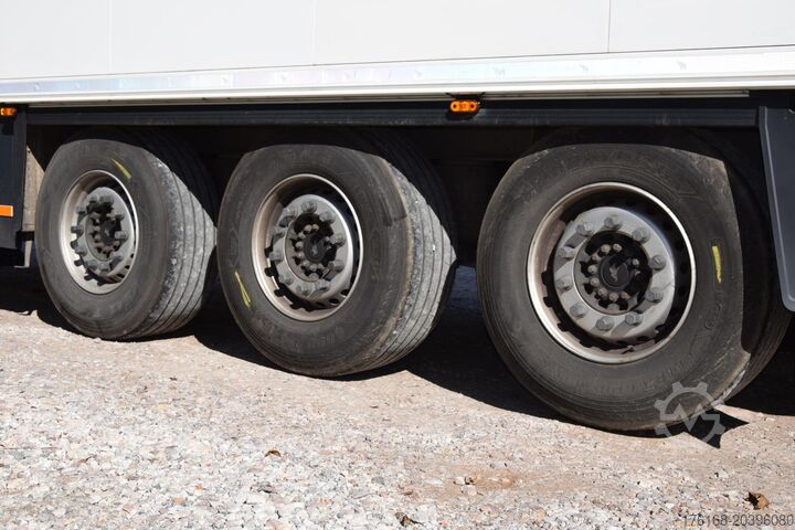 Kühlsattelauflieger SCHMITZ CARGOBULL SKO FP 60 ThermoKing SLXi 300