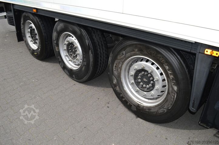 Kühlsattelauflieger SCHMITZ CARGOBULL SKO FP 45 ThermoKing SLXi 300