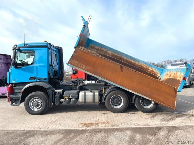 Dreiseitenkipper LKW MERCEDES-BENZ 2643 Arocs/Meiller Kipper/Bordmatik/6x6H/1.Hand