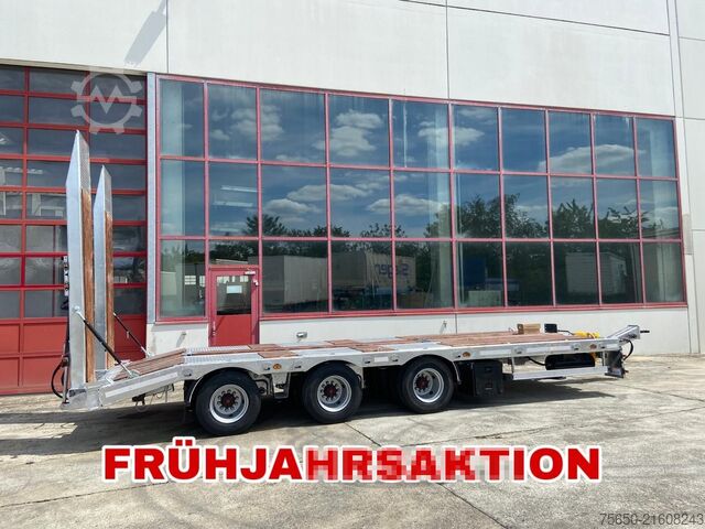 Low loader trailer Möslein TT 31  31 t GG Tridem- Tieflader 3 Achs, gelenktNeufahrzeug