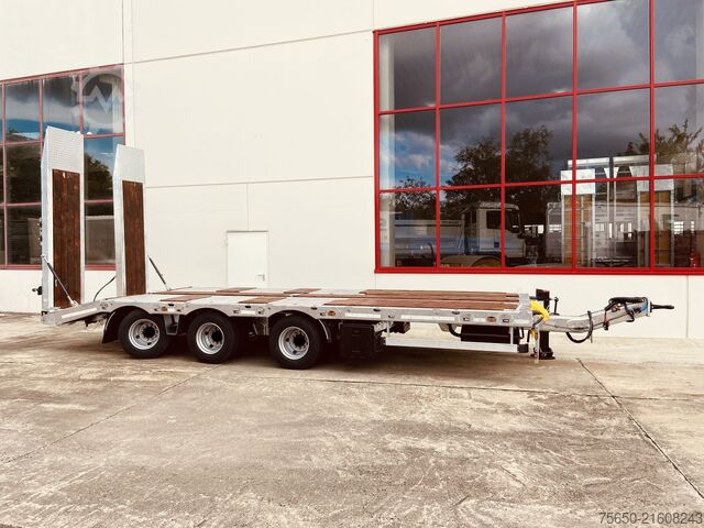 Low loader trailer Möslein TT 31  31 t GG Tridem- Tieflader 3 Achs, gelenktNeufahrzeug