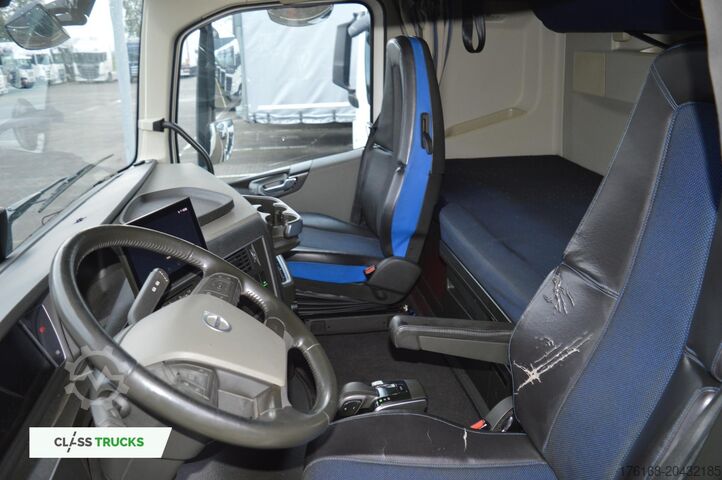 Standard tractor unit VOLVO FH 460 Globetrotter XL Varios i-Save