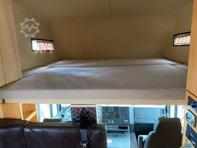 Viehtransporter LKW MAN 12 220 5 Pferde Wohnung