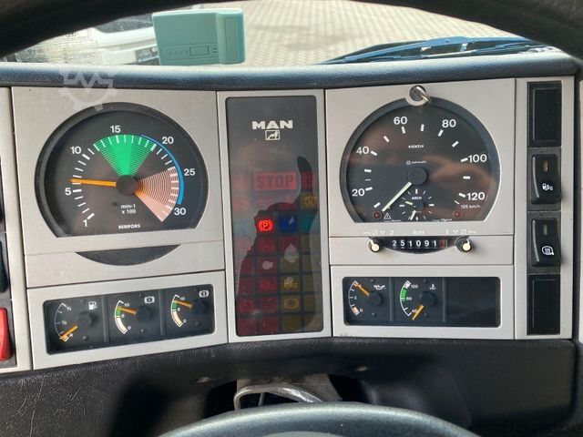 Viehtransporter LKW MAN 12 220 5 Pferde Wohnung