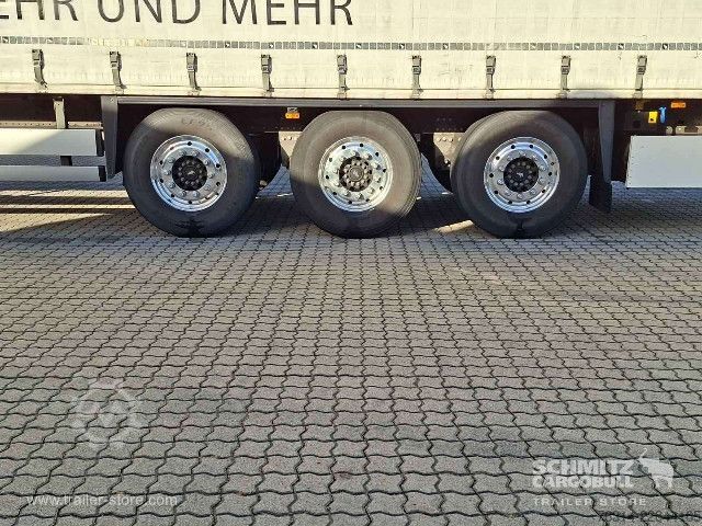 Auflieger mit Pritsche & Plane Schmitz Cargobull Curtainsider Standard Getränke