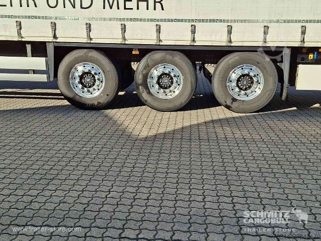 Auflieger mit Pritsche & Plane Schmitz Cargobull Curtainsider Standard Getränke