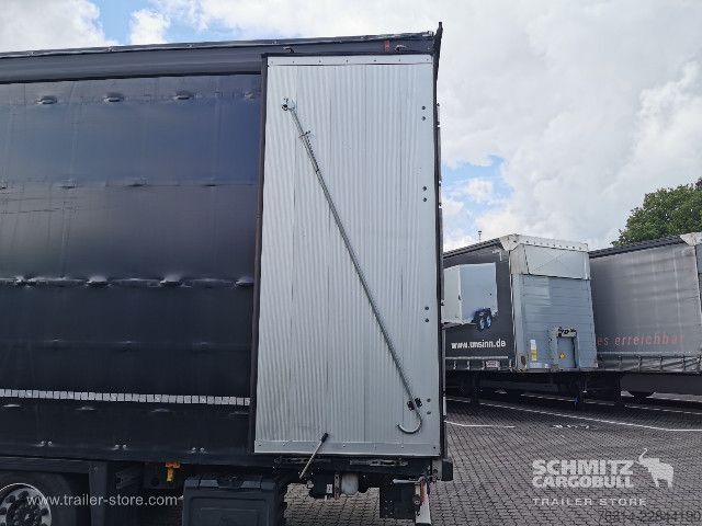 Auflieger mit Pritsche & Plane Schmitz Cargobull Curtainsider Mega Getränke