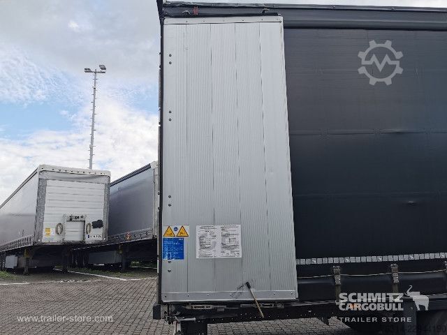 Auflieger mit Pritsche & Plane Schmitz Cargobull Curtainsider Mega Getränke