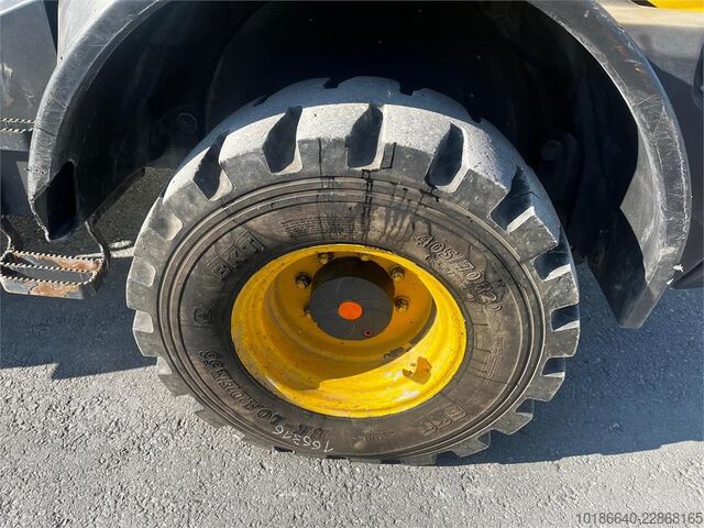 Komatsu WA100M-8E0 Komatsu WA100M-8E0