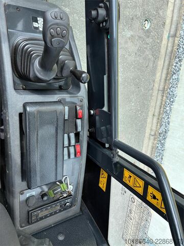 Komatsu WA100M-8E0 Komatsu WA100M-8E0