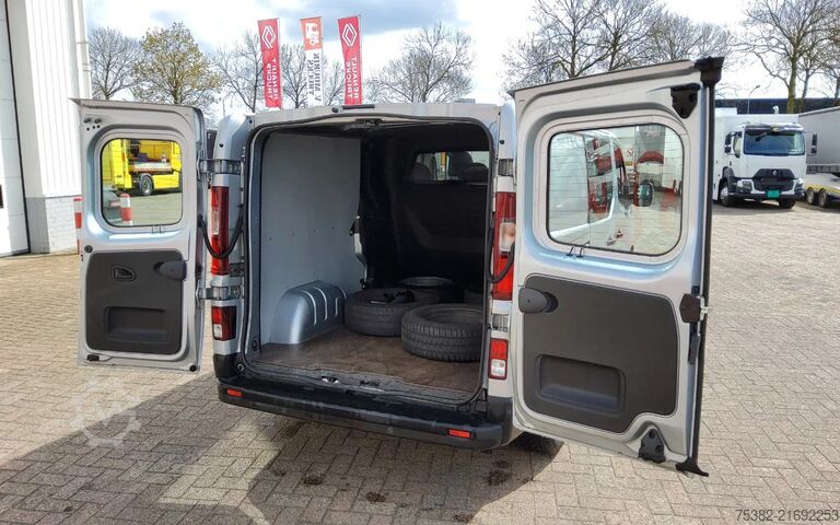 Lieferwagen Doppelkabine Renault Trafic 150.30 L2H1 - VRF-98-N - DUBBELE CABINE ...