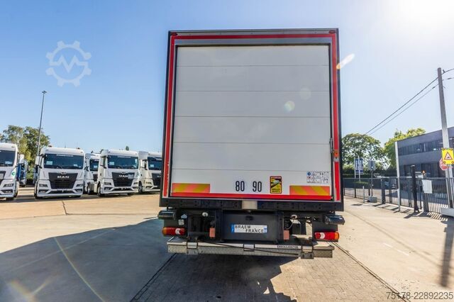 Refrigerated/freezer transport DAF LF55 250 +CHEREAU+THERMO KING+DHOLLANDIA1.5 T.