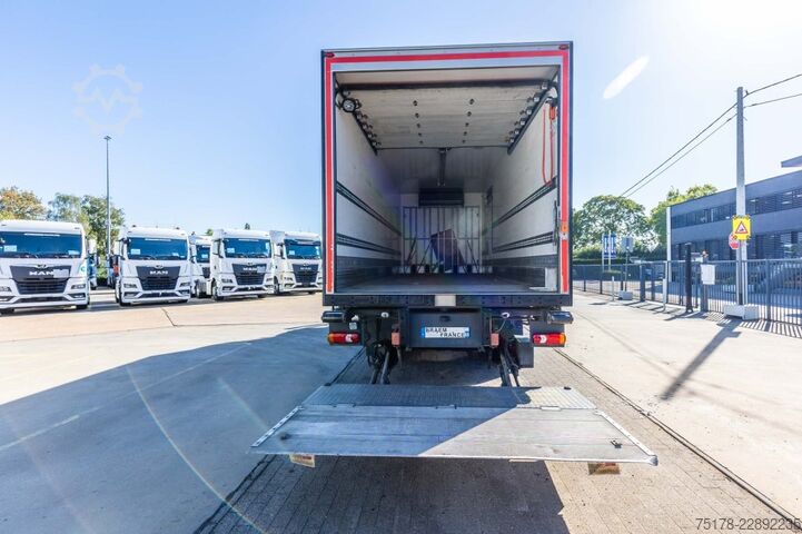 Refrigerated/freezer transport DAF LF55 250 +CHEREAU+THERMO KING+DHOLLANDIA1.5 T.