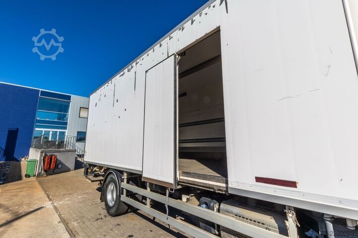 Refrigerated/freezer transport DAF LF55 250 +CHEREAU+THERMO KING+DHOLLANDIA1.5 T.