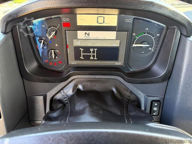Hook arm system Renault C440 + HMF 2320 K3-- 3X EXT. + 6X2/4 HYDRO DRIV...
