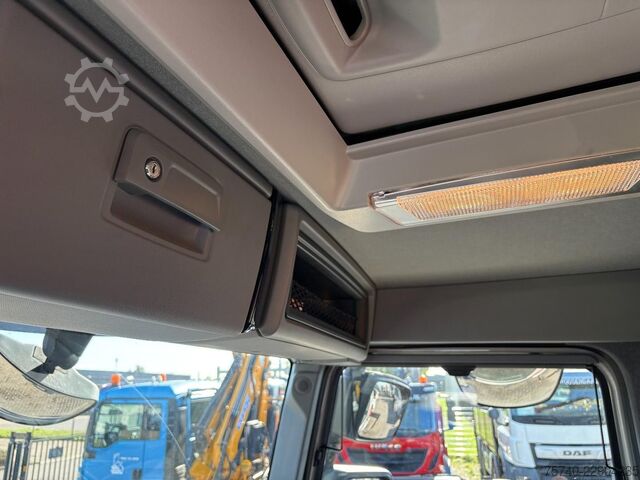 Hook arm system Renault C440 + HMF 2320 K3-- 3X EXT. + 6X2/4 HYDRO DRIV...