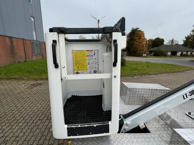 Truck-mounted work platform IVECO Daily 35S14 Hubarbeitsbühne Versalift 11,2 Meter