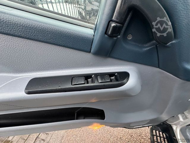 Box van FUSO Canter 7C18 Koffer mit Ladebordwand *Klima*