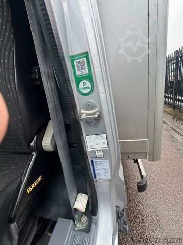 Box van FUSO Canter 7C18 Koffer mit Ladebordwand *Klima*