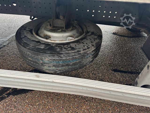 Box van FUSO Canter 7C18 Koffer mit Ladebordwand *Klima*