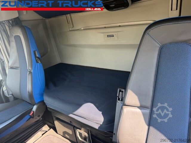 Standard-SZM Volvo FH 460 GLOBETROTTER,IPARCOOL,2 TANKS, 2 BEDS