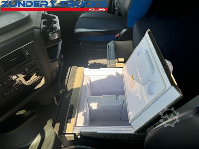 Standard-SZM Volvo FH 460 GLOBETROTTER,IPARCOOL,2 TANKS, 2 BEDS