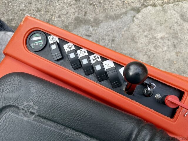 Ride-on vacuum sweeper Stolzenberg Twin Top TT 1100 / E Aufsitzkehrmaschine