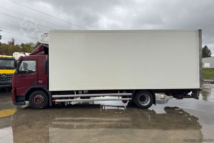 Kühlkoffer-LKW VOLVO FM-300 4x2 Carrier 850 Supra