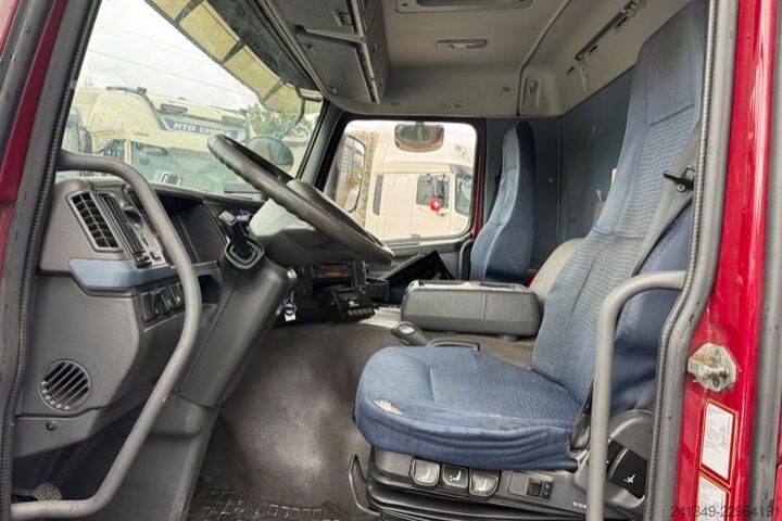 Kühlkoffer-LKW VOLVO FM-300 4x2 Carrier 850 Supra