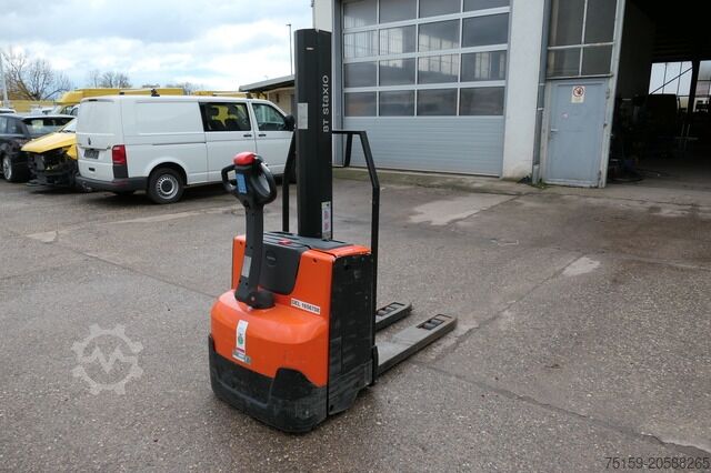Manual stacker toyota SWE 080L