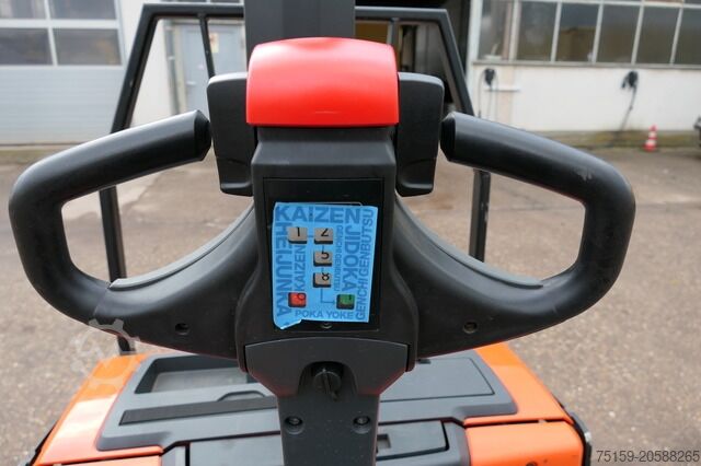 Manual stacker toyota SWE 080L