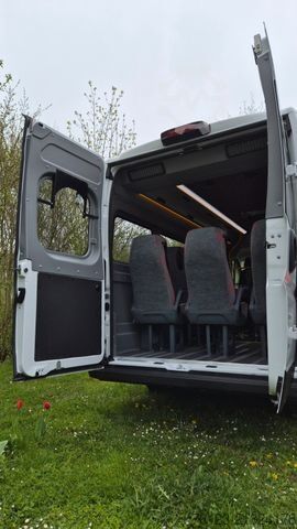 Minibus Opel Movano Bürgerbus Lagerfahrzeug Stock