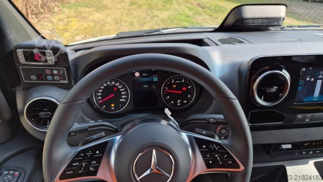 Minibus MERCEDES-BENZ 519  Allrad 4 x 4 Lagerfahrzeug Stock 20 Sitzer