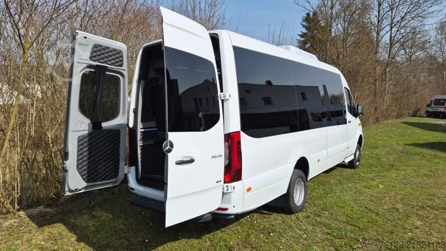 Minibus MERCEDES-BENZ 519  Allrad 4 x 4 Lagerfahrzeug Stock 20 Sitzer