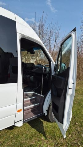 Minibus MERCEDES-BENZ 519  Allrad 4 x 4 Lagerfahrzeug Stock 20 Sitzer