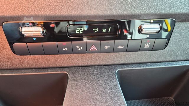 Minibus MERCEDES-BENZ 519  Allrad 4 x 4 Lagerfahrzeug Stock 20 Sitzer