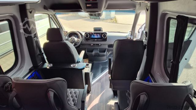 Minibus MERCEDES-BENZ 519  Allrad 4 x 4 Lagerfahrzeug Stock 20 Sitzer