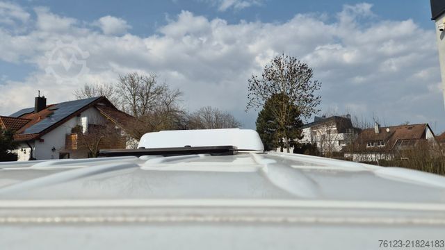 Minibus MERCEDES-BENZ 519  Allrad 4 x 4 Lagerfahrzeug Stock 20 Sitzer