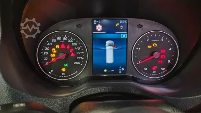 Minibus MERCEDES-BENZ 519  Allrad 4 x 4 Lagerfahrzeug Stock 20 Sitzer