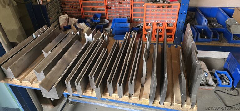 Press brake TRUMPF TruBend 5130 CNC  130t/3200mm WITH TOOLS