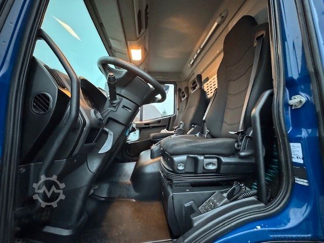 Box truck IVECO ML160E25/P E6C Klima Koffer 8,49 mtr.