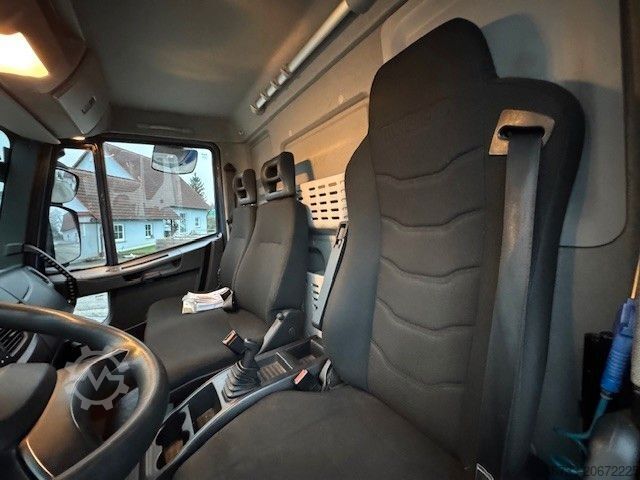 Box truck IVECO ML160E25/P E6C Klima Koffer 8,49 mtr.