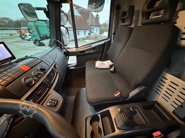 Box truck IVECO ML160E25/P E6C Klima Koffer 8,49 mtr.
