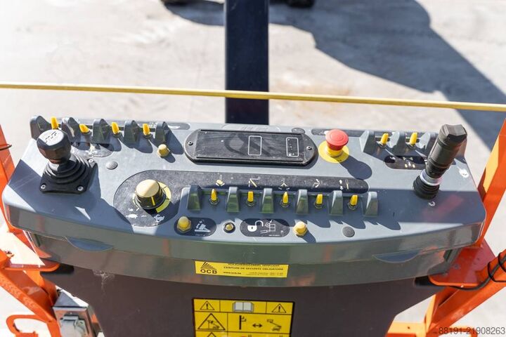 Telescopic boom lift JLG 1250 AJP