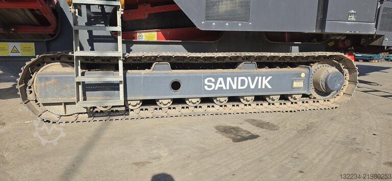 Mobile jaw crusher Sandvik QJ241 Sandvik QJ241 jaw crusher